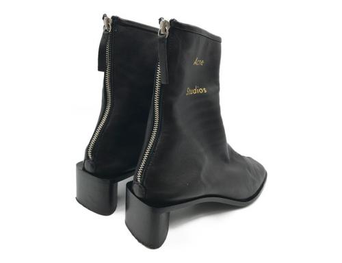 アクネストゥディオズのアンクルブーツ