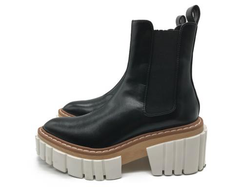 Emilie Bootsのプラットフォームチェルシーブーツ