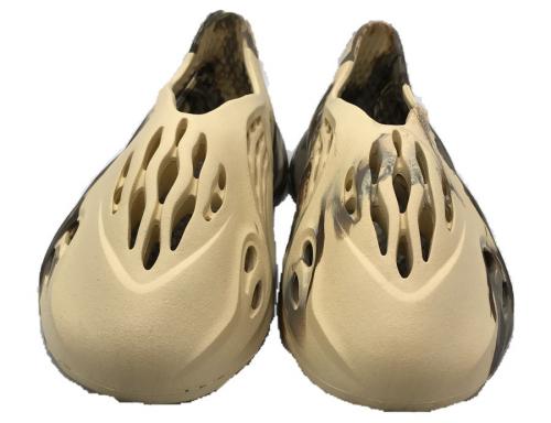 adidasのアディダス