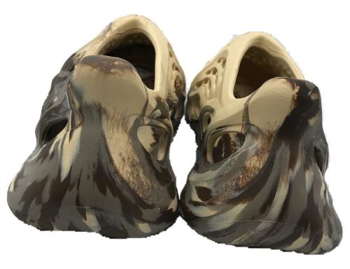 アディダスのYEEZY FOAM RUNNER ”MX CREAM CLAY”
