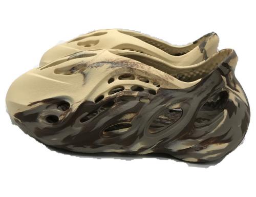 YEEZY FOAM RUNNER ”MX CREAM CLAY”のシューズ