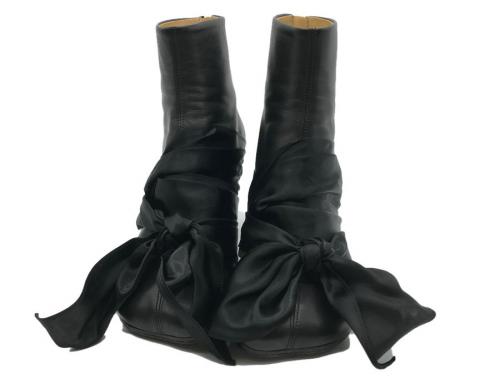 エムエムシックス メゾンマルジェラのリボンスクエアトゥブーツ