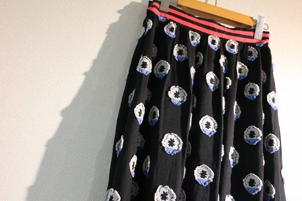 入荷速報》アキラ・ナカのフラワージャガードスカートが入荷致しました 