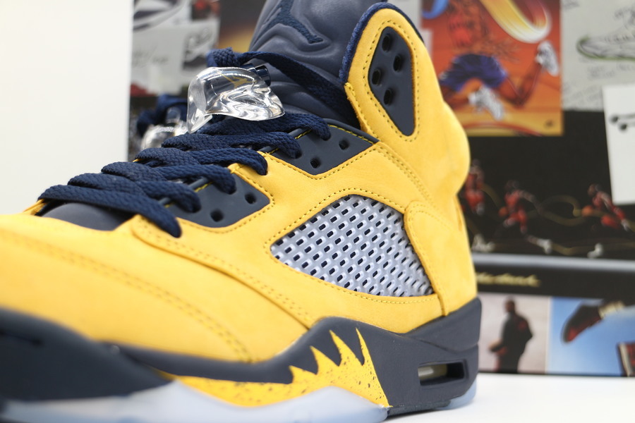 専用 Air Jordan 5 Retro SE  Michigan×モアテン