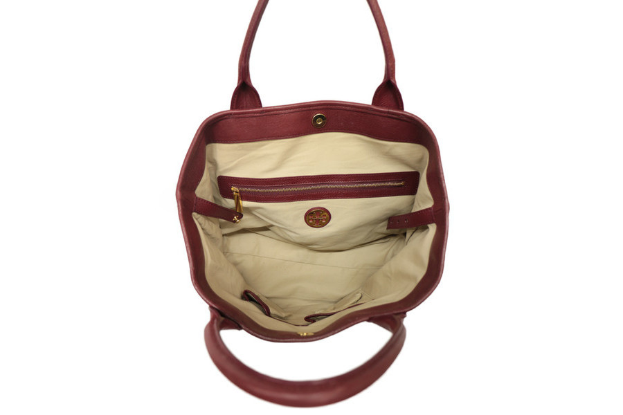 TORY BURCH(トリーバーチ)】パンチングロゴレザートートバッグ