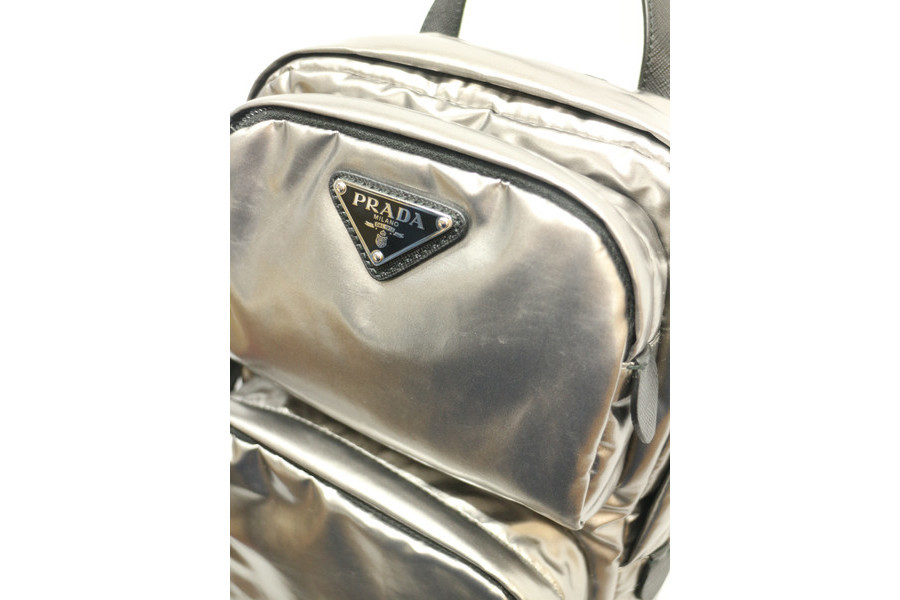 PRADA（プラダ）】リュック型ボディバッグ「1BZ026」入荷