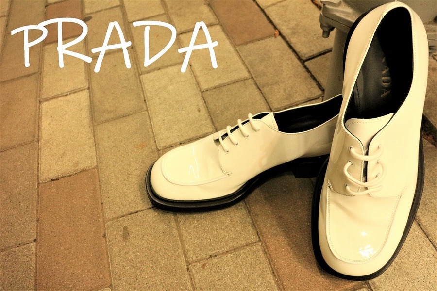 PRADA レースアップシューズ