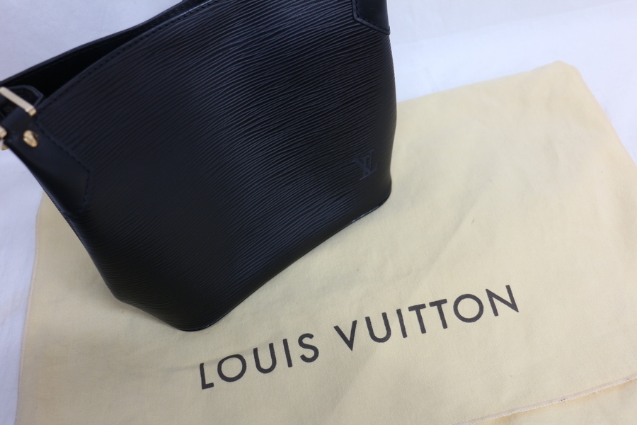 「キャリアファッションのLOUIS VUITTON 」