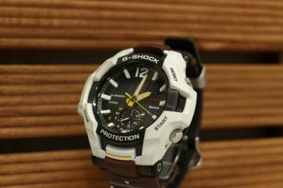 「アウトドアブランドのCASIO G-SHOCK 」