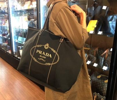 「インポートブランドのPRADA 」