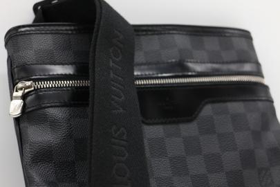 「ラグジュアリーブランドのLOUIS　VUITTON 」