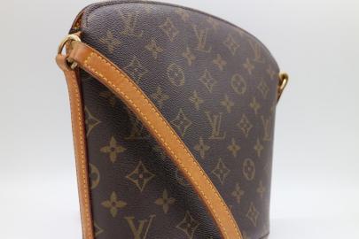 「ラグジュアリーブランドのLOUIS　VUITTON 」