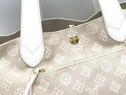 「ラグジュアリーブランドのLOUIS　VUITTON 」