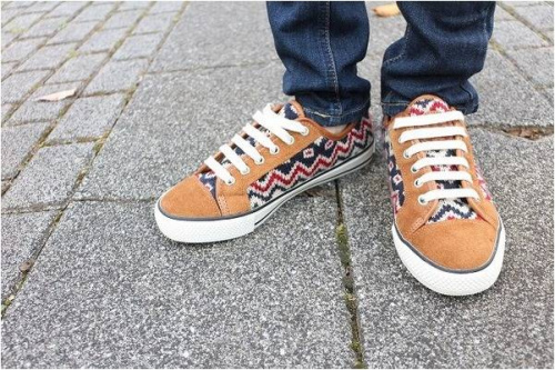 スニーカーの八千代