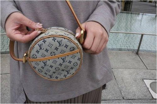 シューズ・バッグのショルダーバッグ