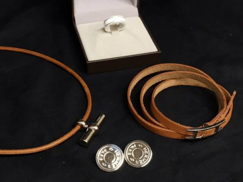 バングルのネックレス