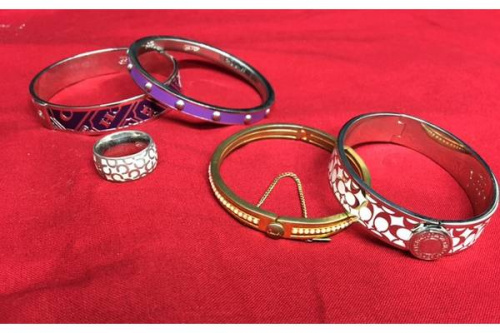 アクセサリー・小物のバングル