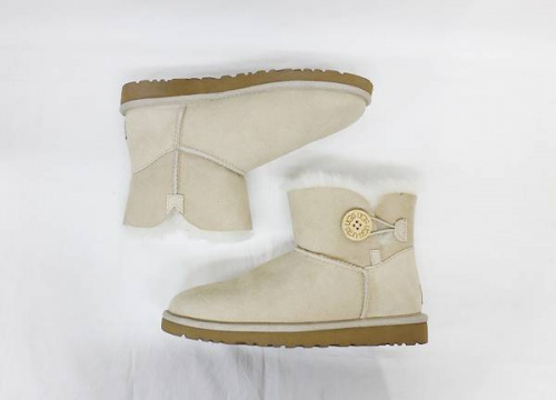 アグのムートンブーツ