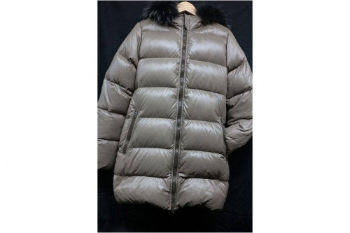 トップスのダウンコート