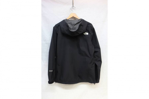 アウターのパーカー