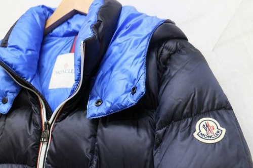メンズのMONCLER