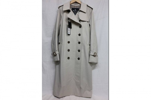 アクアスキュータムのトレンチコート
