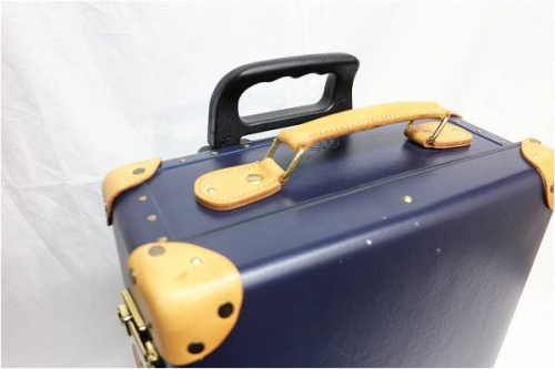 トロリーケースのAquascutam