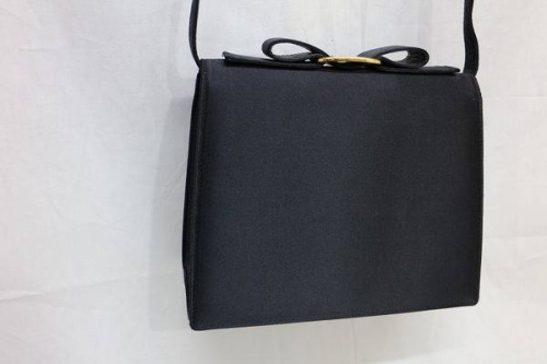 ヴァラショルダーバッグのチェーンショルダーポーチ