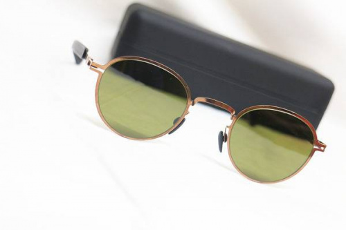 サングラスのMYKITA