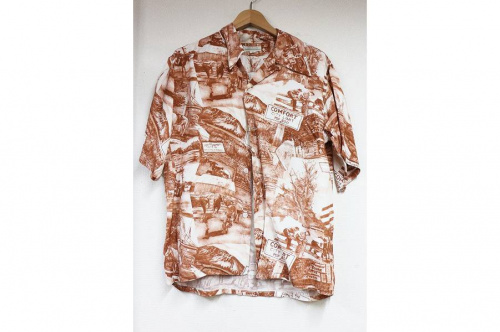 メンズのシャツ