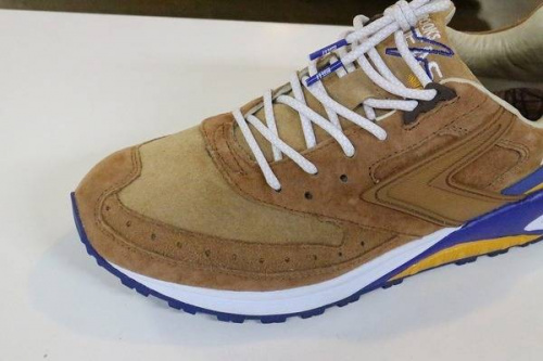 BROOKSのMITA SNEAKERS