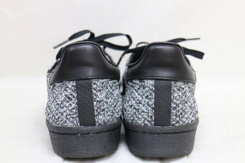 adidasのアディダス