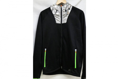 ストリートブランドのadidas