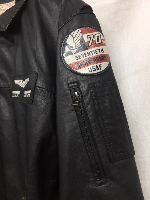 アヴィレックスのレザージャケット