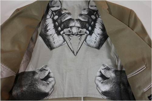 アートカムズファーストのセットアップスーツ