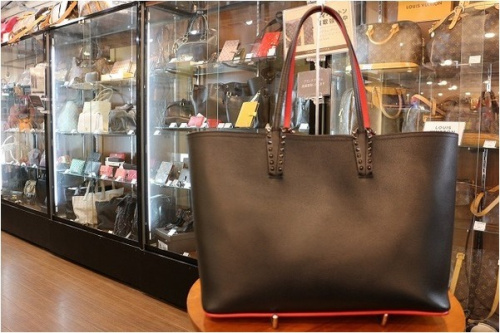 ラグジュアリーブランドのChristian Louboutin