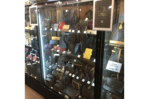 モノグラムのハンドバッグ