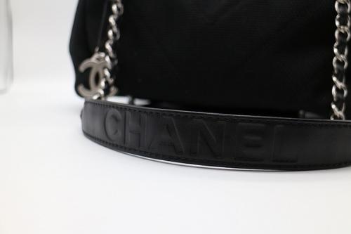 シャネルのチェーンショルダーバッグ