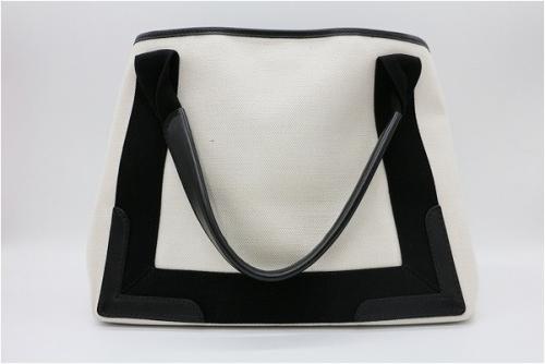 バレンシアガのカバ