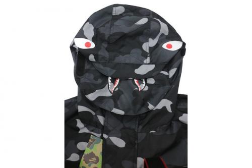 GRADATION CAMO SHARK MASK JACKETのシャークマスク