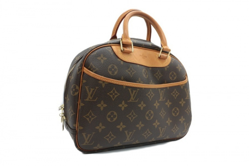 ラグジュアリーブランドのLOUIS VUITTON 　