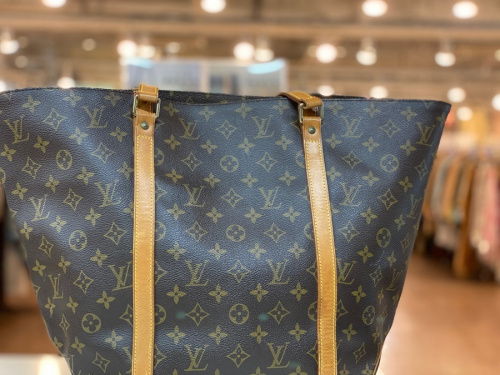 ラグジュアリーブランドのLOUIS VUITTON 　