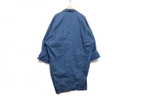 ネオンサインのデニムコート