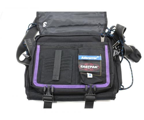 EASTPAKのショルダーバッグ
