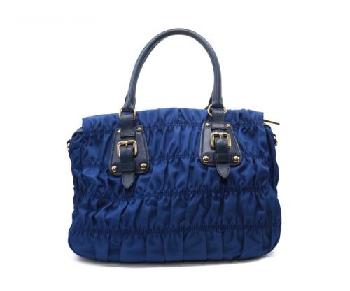 プラダのナイロンギャザーバッグ