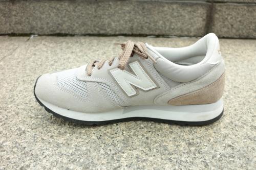 スニーカーのM770SWF