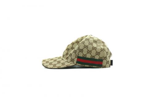 グッチのGGキャンバスベースボールキャップ