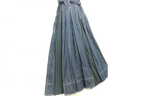 フロントホックデニムワンピースのプリーツ