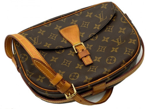 ラグジュアリーブランドのLOUIS VUITTON 　