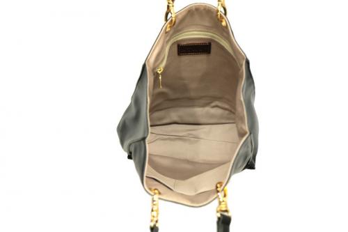 スクエアのハンドバッグ